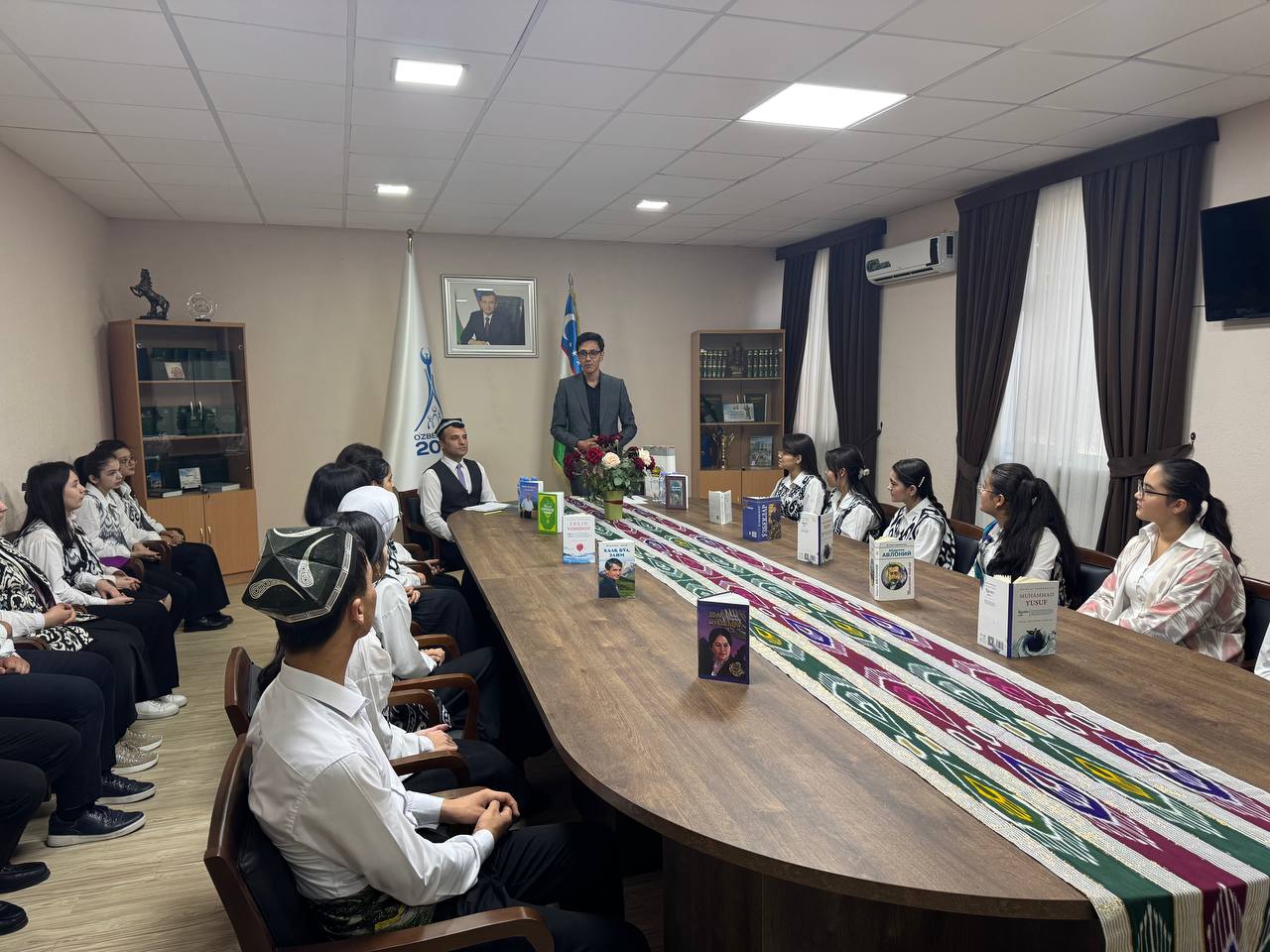 Read more about the article “SHOIR VA YOSHLAR UCHRASHUVI” tadbiri jarayonidan