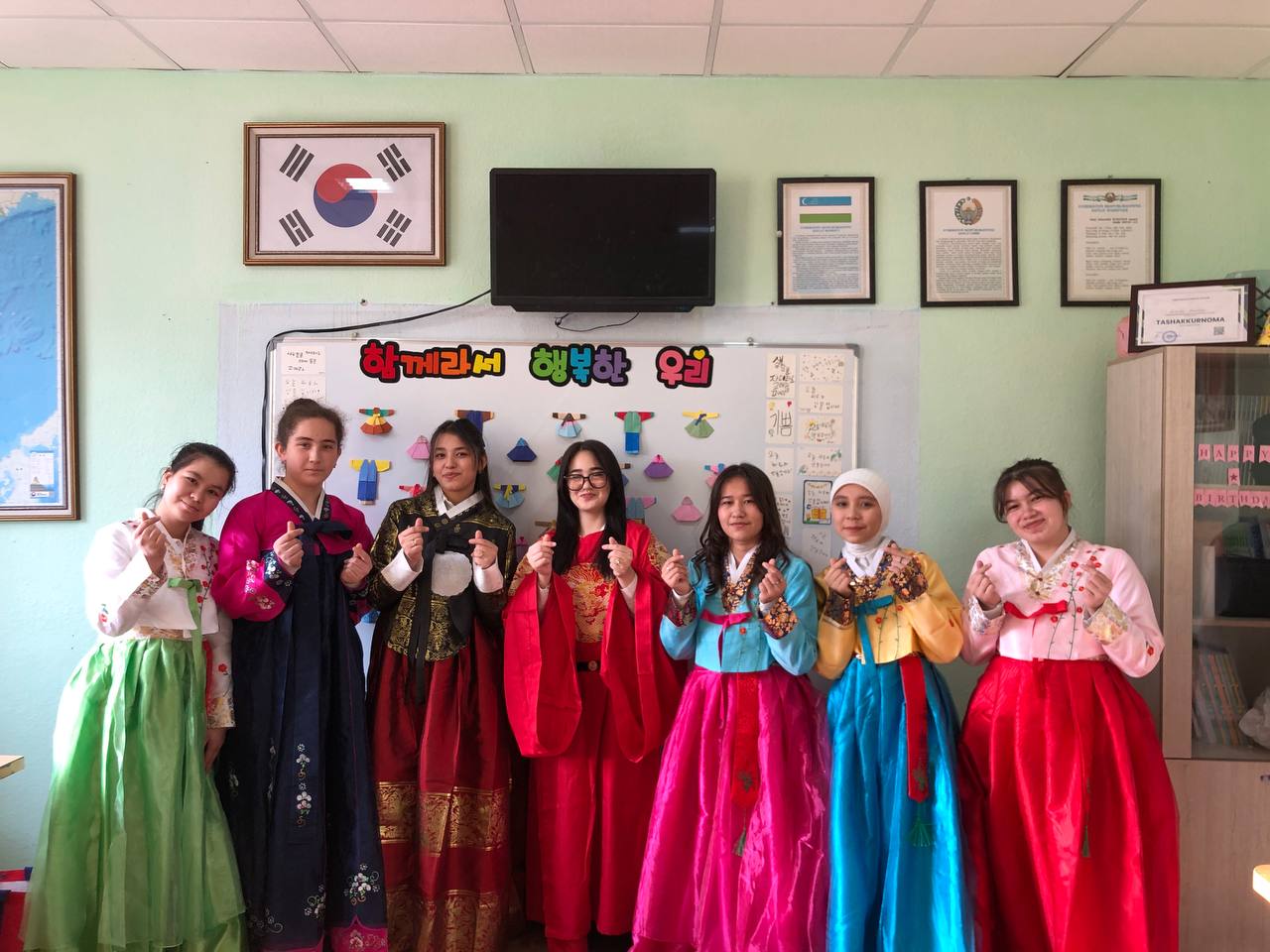 Read more about the article &laquo;KOREYS MADANIYATI O’QUVCHILAR NIGOHIDA&raquo; TADBIRI JARAYONIDAN